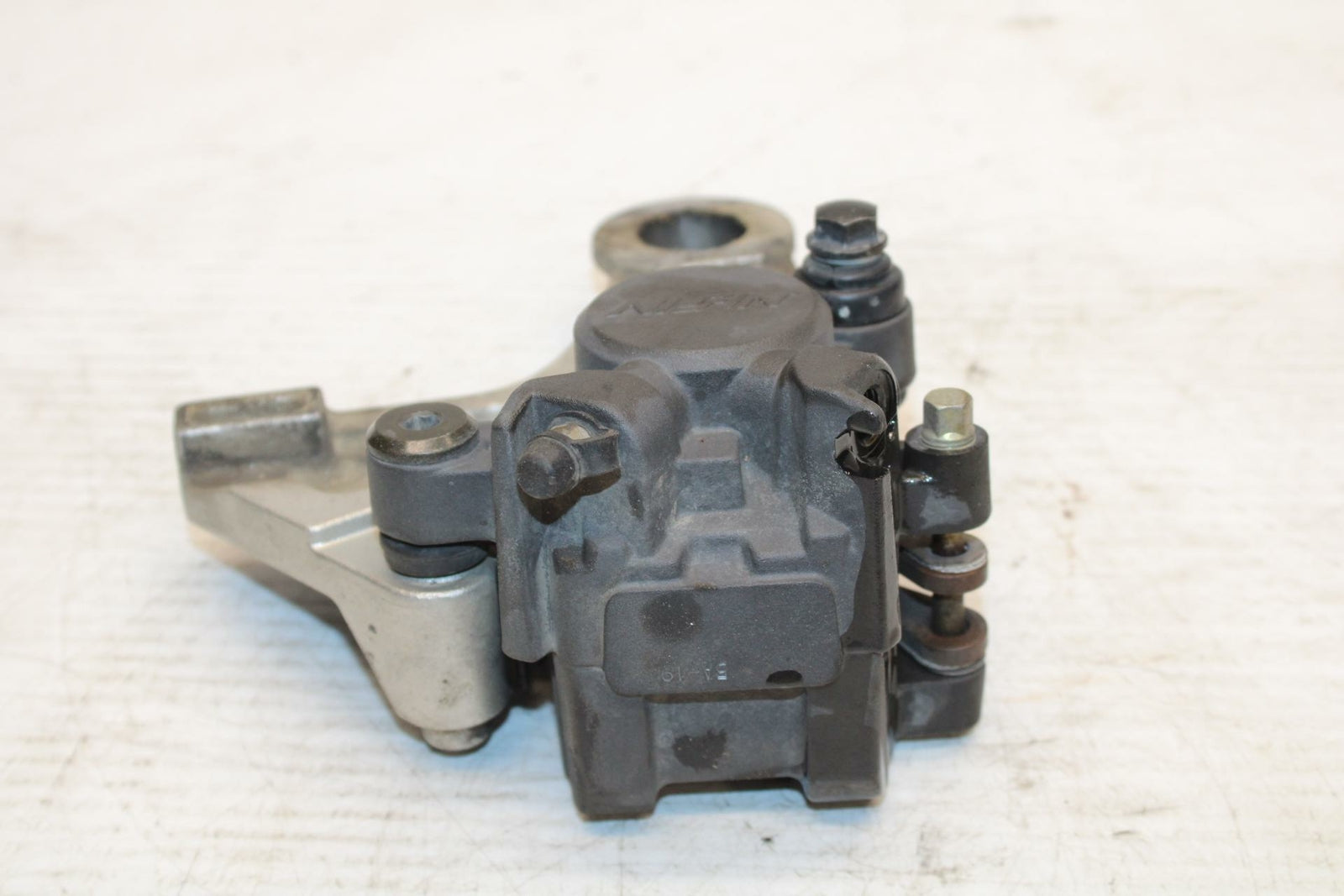 04-05 HONDA CBR1000RR REAR BACK BRAKE CALIPER W MOUNT BRACKET BB285