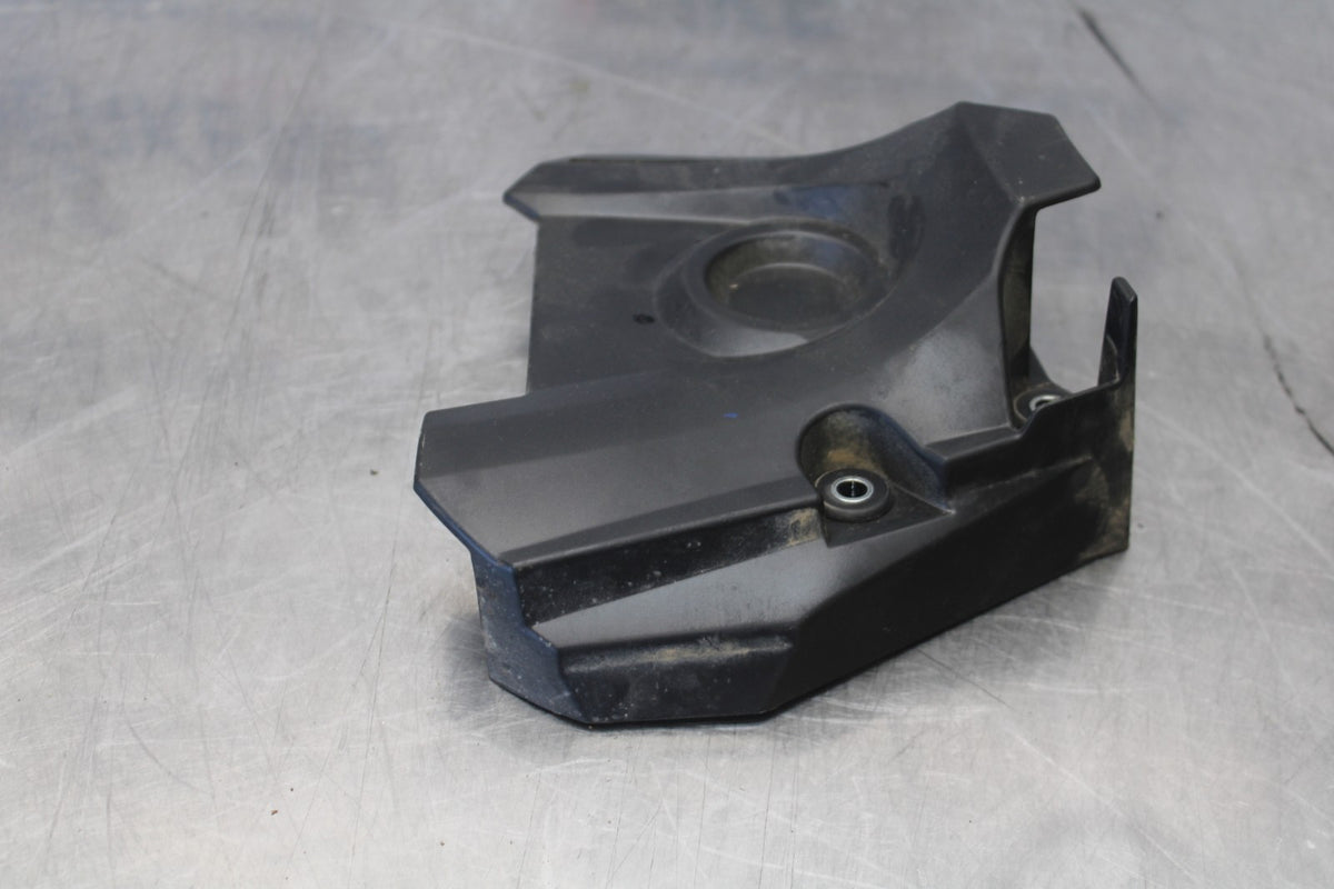 16 YAMAHA XSR900 ENGINE SPROCKET COVER BB786