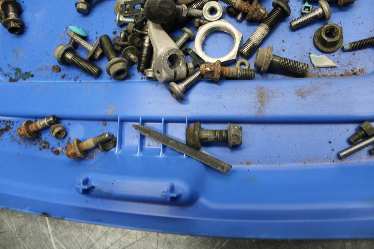 03-04 YAMAHA YZF R6  LEFTOVER MOUNTING BOLTS HARDWARE MOTOR SCREWS BB481