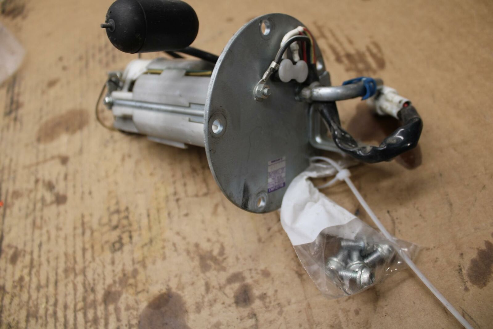 09-11 SUZUKI GSXR1000 FUEL PUMP GAS PETROL SENDER UNIT BB205 B