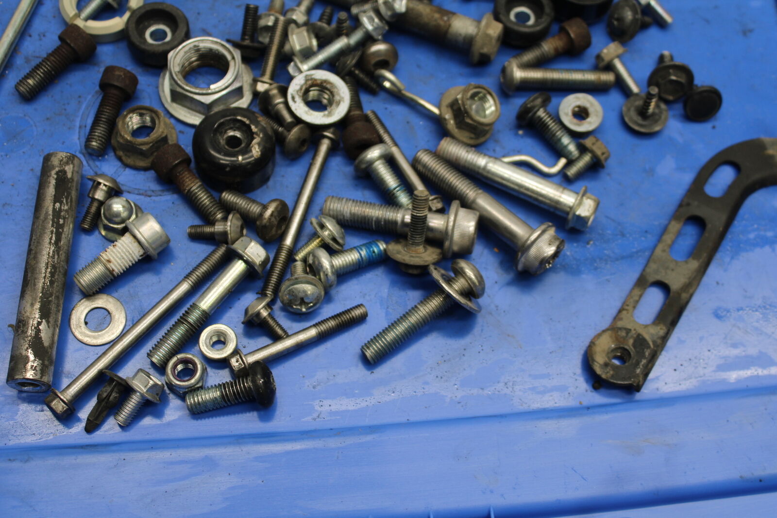 08-09 SUZUKI GSXR600 ENGINE MOUNTING BOLTS HARDWARE MOTOR SCREWS BB728