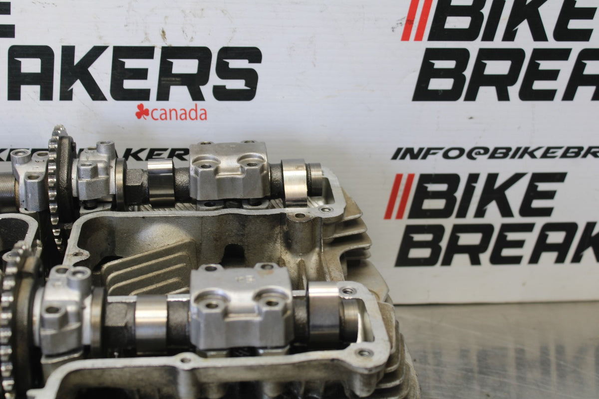 81 YAMAHA MAXIM 550 XJ550 ENGINE TOP END CYLINDER HEAD BB866