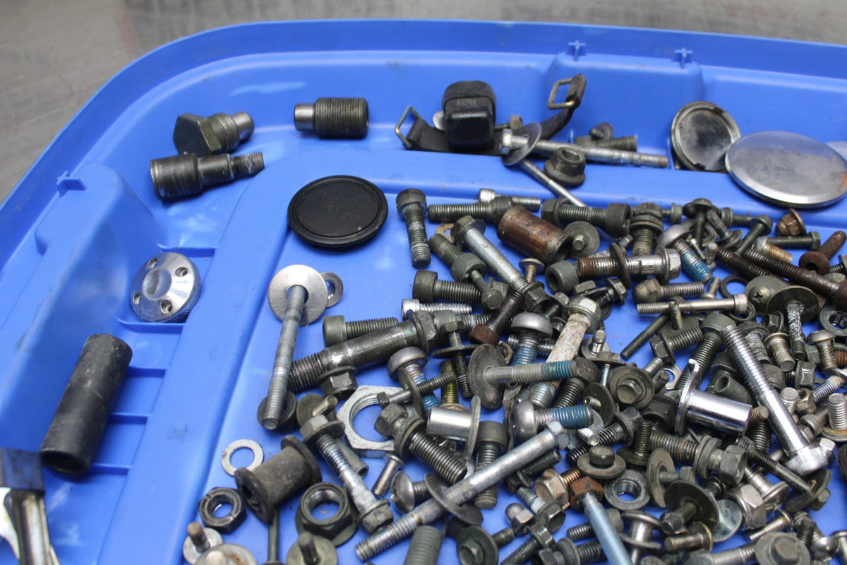 05-09 SUZUKI BOULEVARD C90 MOUNTING BOLTS HARDWARE MOTOR SCREWS BB791