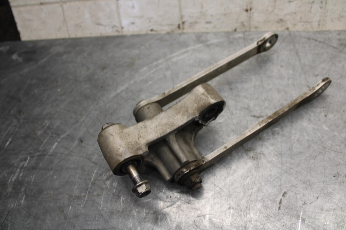 2008 Kawasaki Ninja ZX10R  REAR DOGBONE SHOCK LINKAGE LINK 39007-0006 BB524