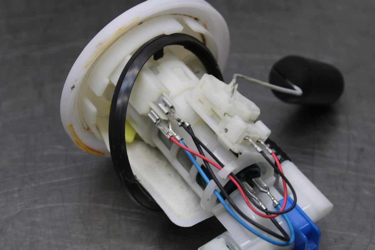 23 YAMAHA YZF R3 FUEL PUMP GAS PETROL SENDER UNIT BB806