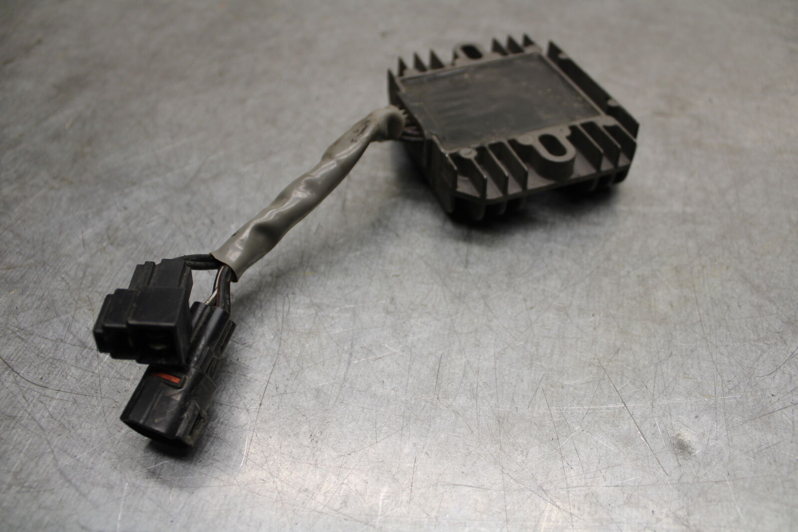 06-07 SUZUKI GSXR750 RECTIFIER VOLTAGE REGULATOR OEM 32800-21H00 BB670