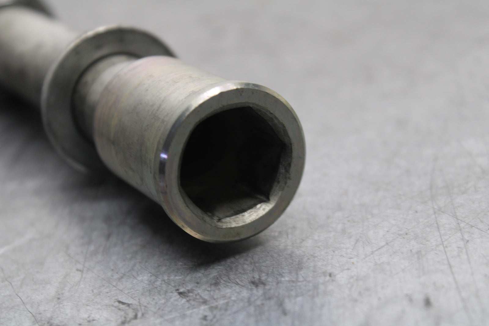 13-18 KAWASAKI NINJA ZX6R FRONT WHEEL RIM AXLE PIVOT BOLT 41068-0595 BB666