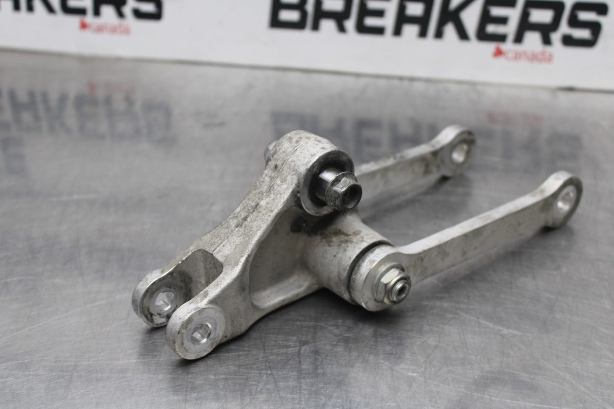 18 YAMAHA YZF R1  REAR DOGBONE SHOCK LINKAGE LINK BB838