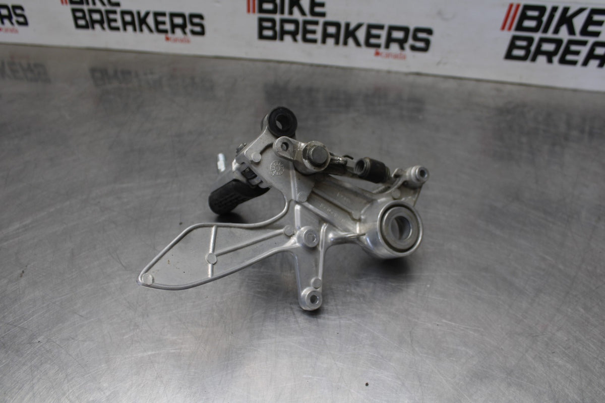 98-05 HONDA SUPER HAWK 1000 VTR1000F RIGHT REARSET DRIVER FOOT PEG BB924