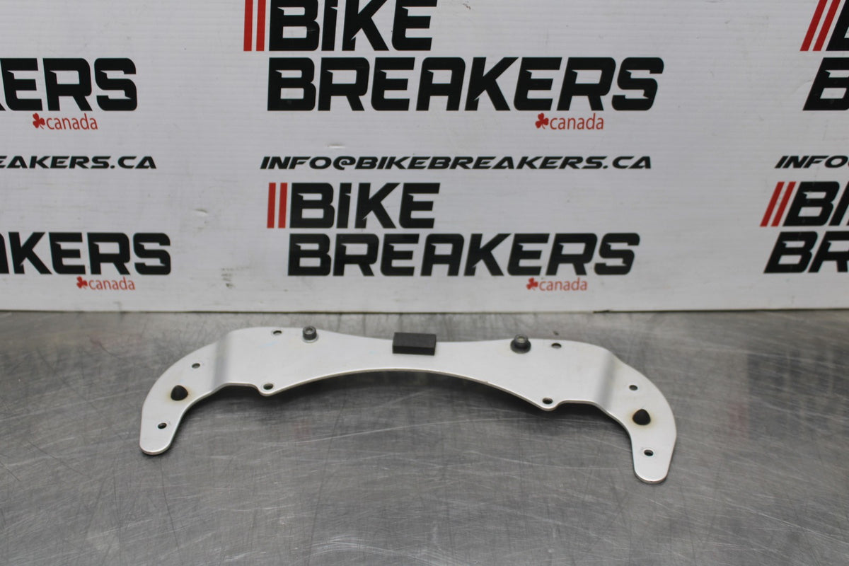 08-16 YAMAHA YZF R6 FRONT SEAT MOUNTING BRACKET MOUNT BB856