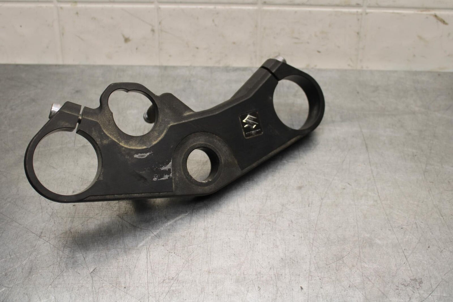 2015 Suzuki GSXR750 FORKS UPPER TRIPLE TREE CLAMP 51311-01H00 BB595