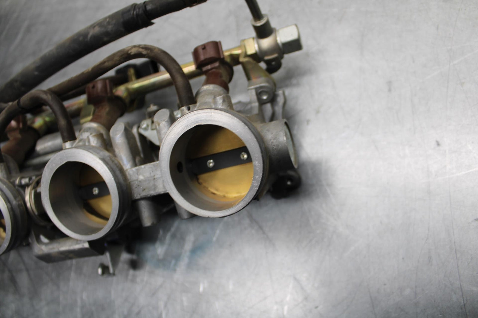 06-07 HONDA CBR1000RR MAIN FUEL INJECTORS / THROTTLE BODIES 16401-MEL-A21 BB464