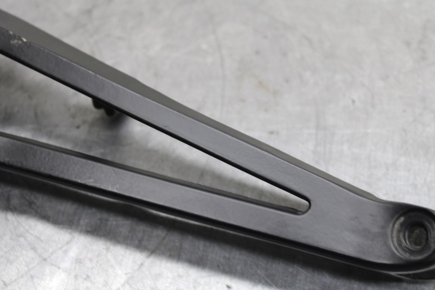09-14 YAMAHA YZF R1 RIGHT REAR BACK PASSENGER PEG BB118