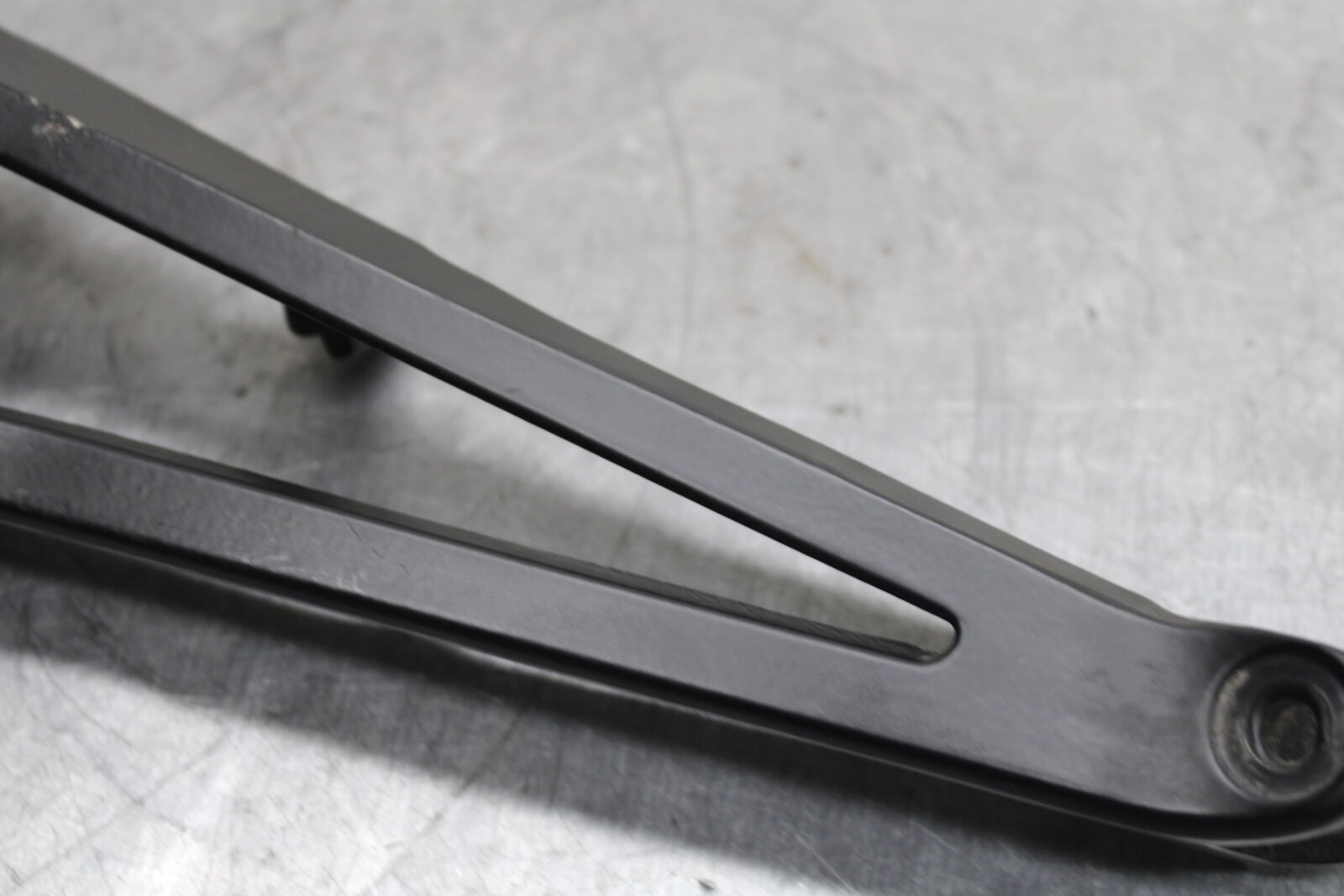 09-14 YAMAHA YZF R1 RIGHT REAR BACK PASSENGER PEG BB118