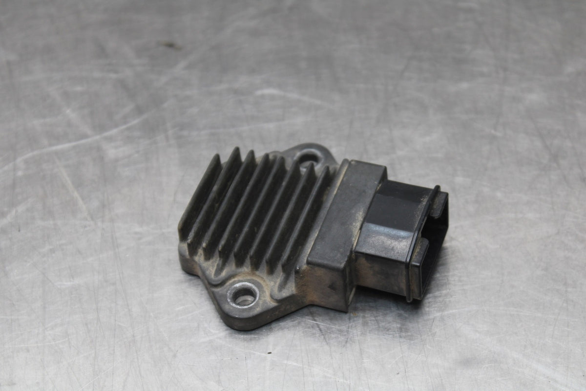 98-05 HONDA SUPER HAWK 1000 VTR1000F RECTIFIER VOLTAGE REGULATOR BB821