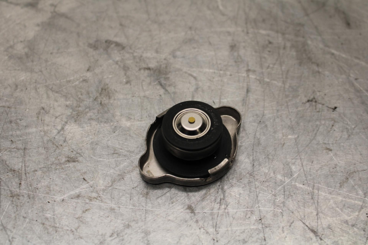 09-14 YAMAHA YZF R1 RADIATOR CAP BB448