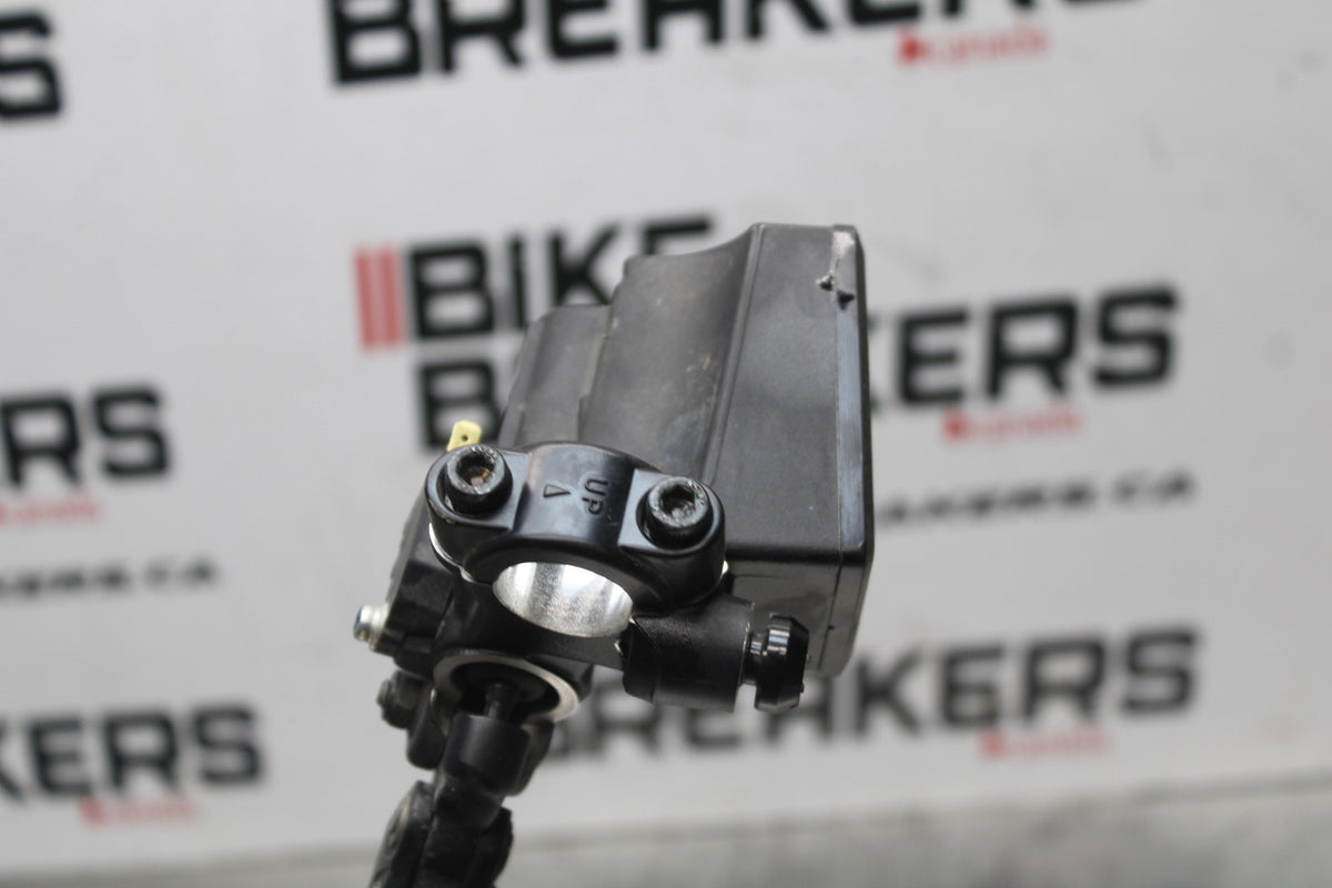 16 YAMAHA XSR900 FRONT BRAKE MASTER CYLINDER w/ LEVER BB786