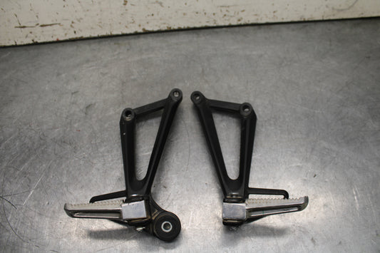 19-24 YAMAHA R3 REAR BACK PASSENGER PEG SET PAIR BB736