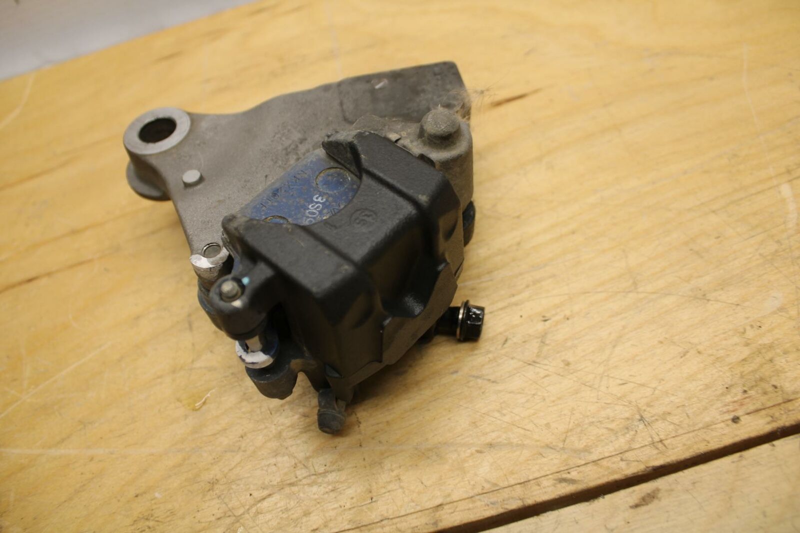 13-15 HONDA CBR500R REAR BACK BRAKE CALIPER W MOUNT BRACKET 43150-MGZ-J01 BB315