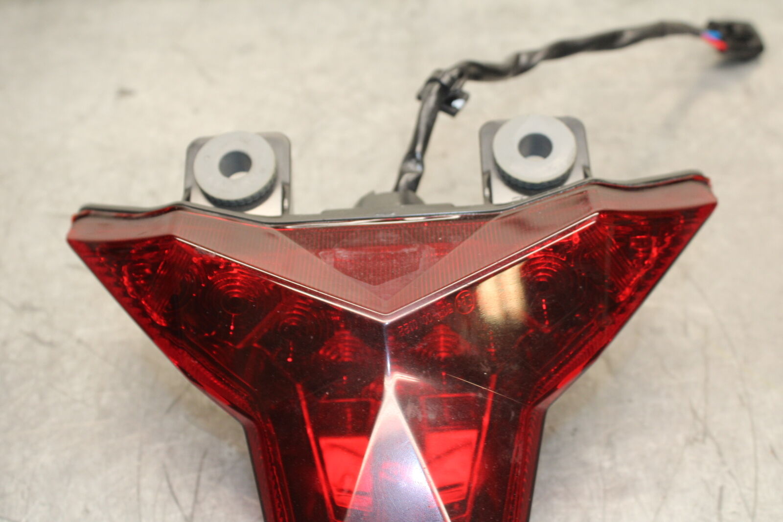 19-22 KAWASAKI Z400 REAR TAIL TAILLIGHT BACK BRAKE LIGHT BB738