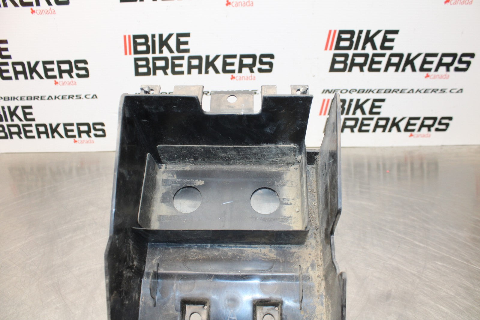 18-23 KAWASAKI NINJA 400 EX400 ABS REAR TAIL BATTERY TRAY PLASTIC BB177