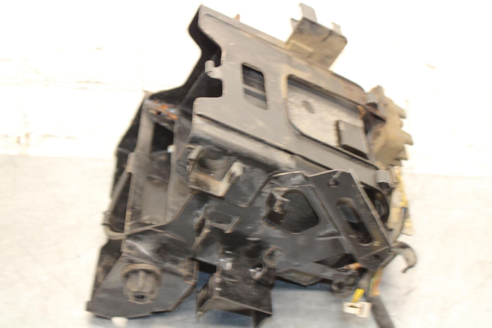 1977 Yamaha XS750 BATTERY TRAY BOX HOLDER BB554