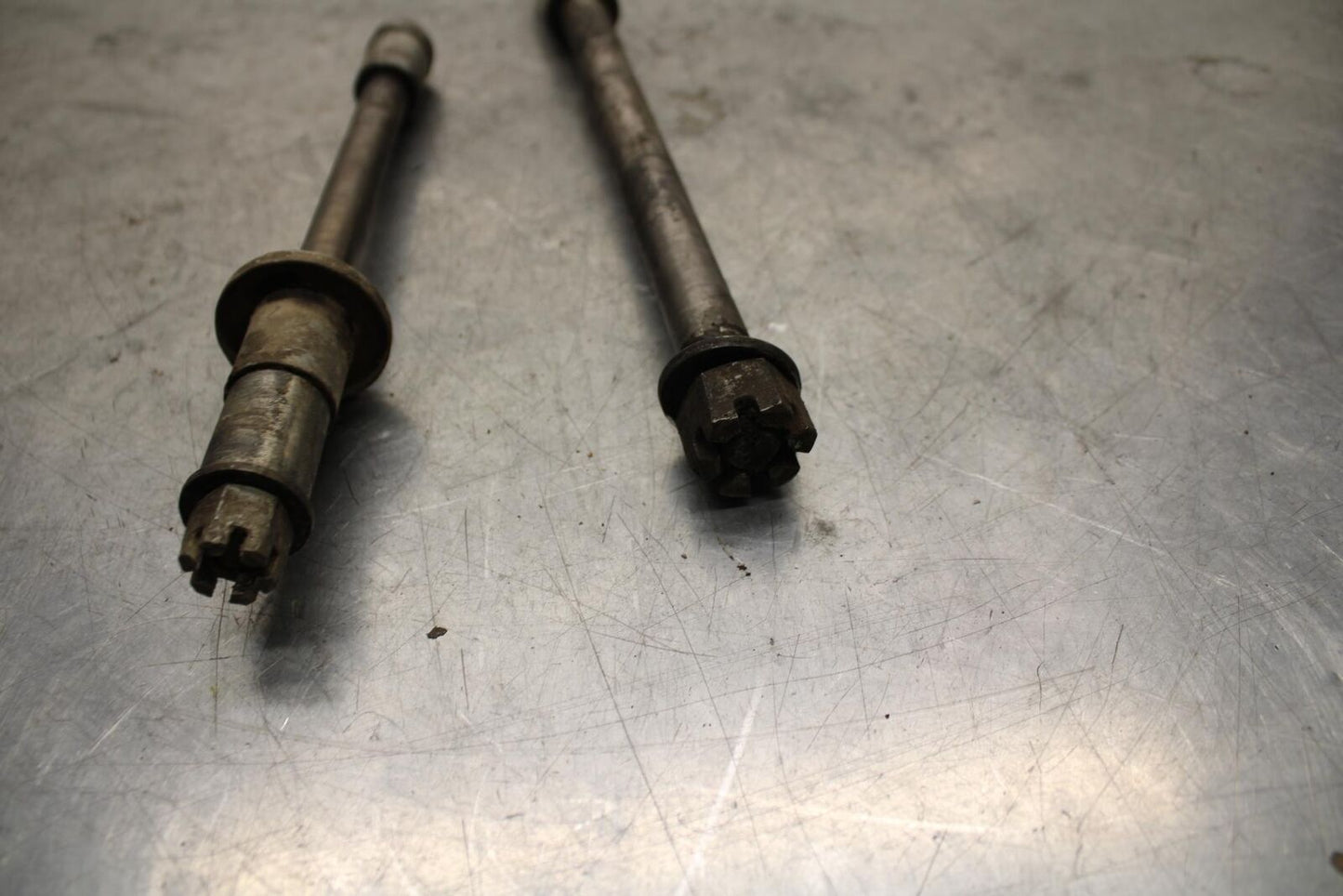 75 SUZUKI GT 550 FRONT REAR WHEEL RIM AXLE PIVOT BOLT BB72
