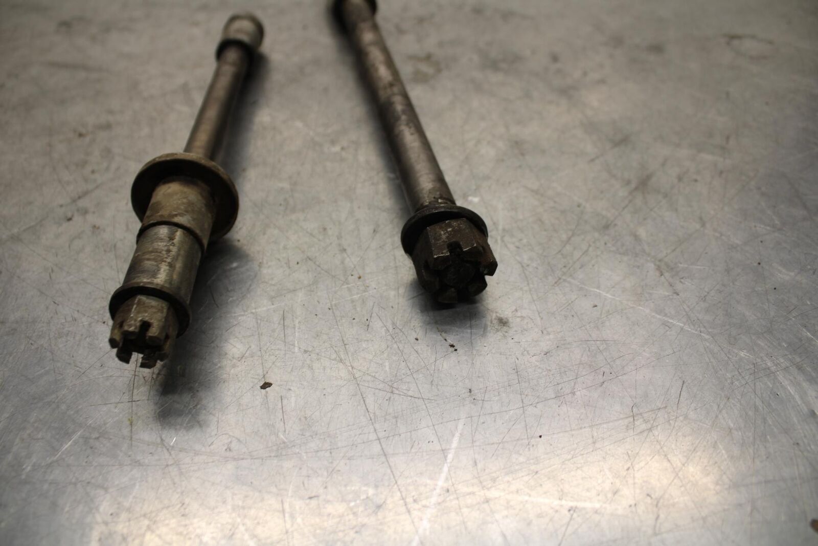 75 SUZUKI GT 550 FRONT REAR WHEEL RIM AXLE PIVOT BOLT BB72