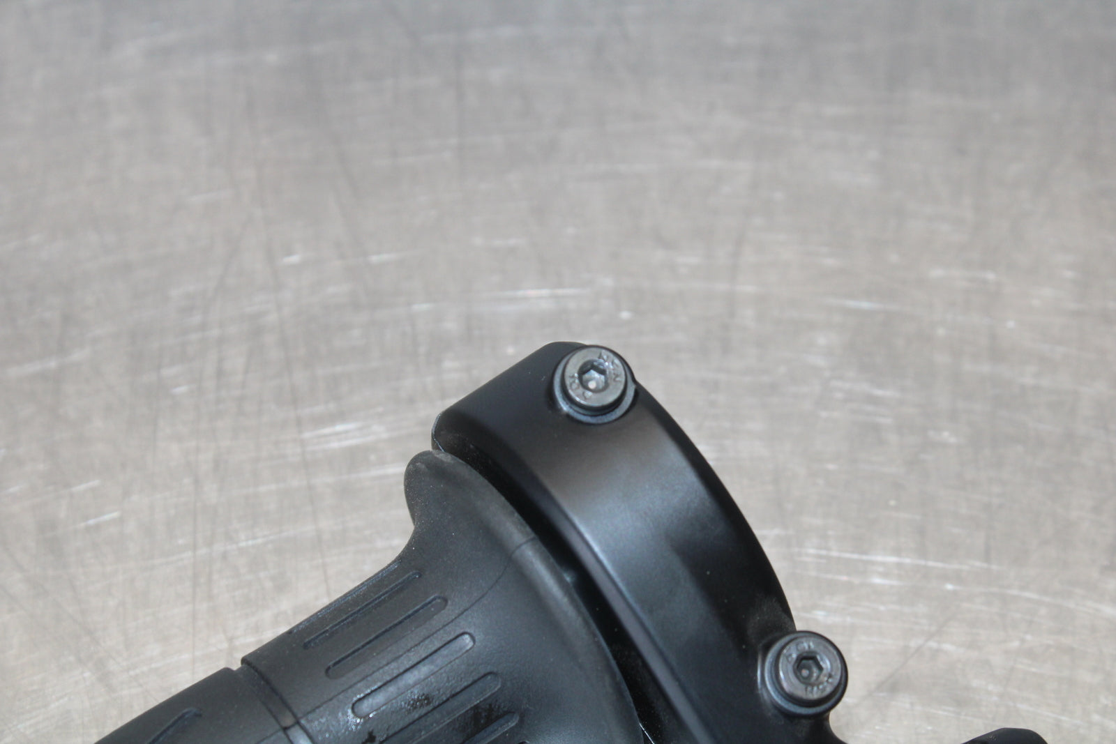 23-24 KAWASAKI NINJA ZX14R NEW!! THROTTLE CABLE LINE HOUSING GUIDE BB169