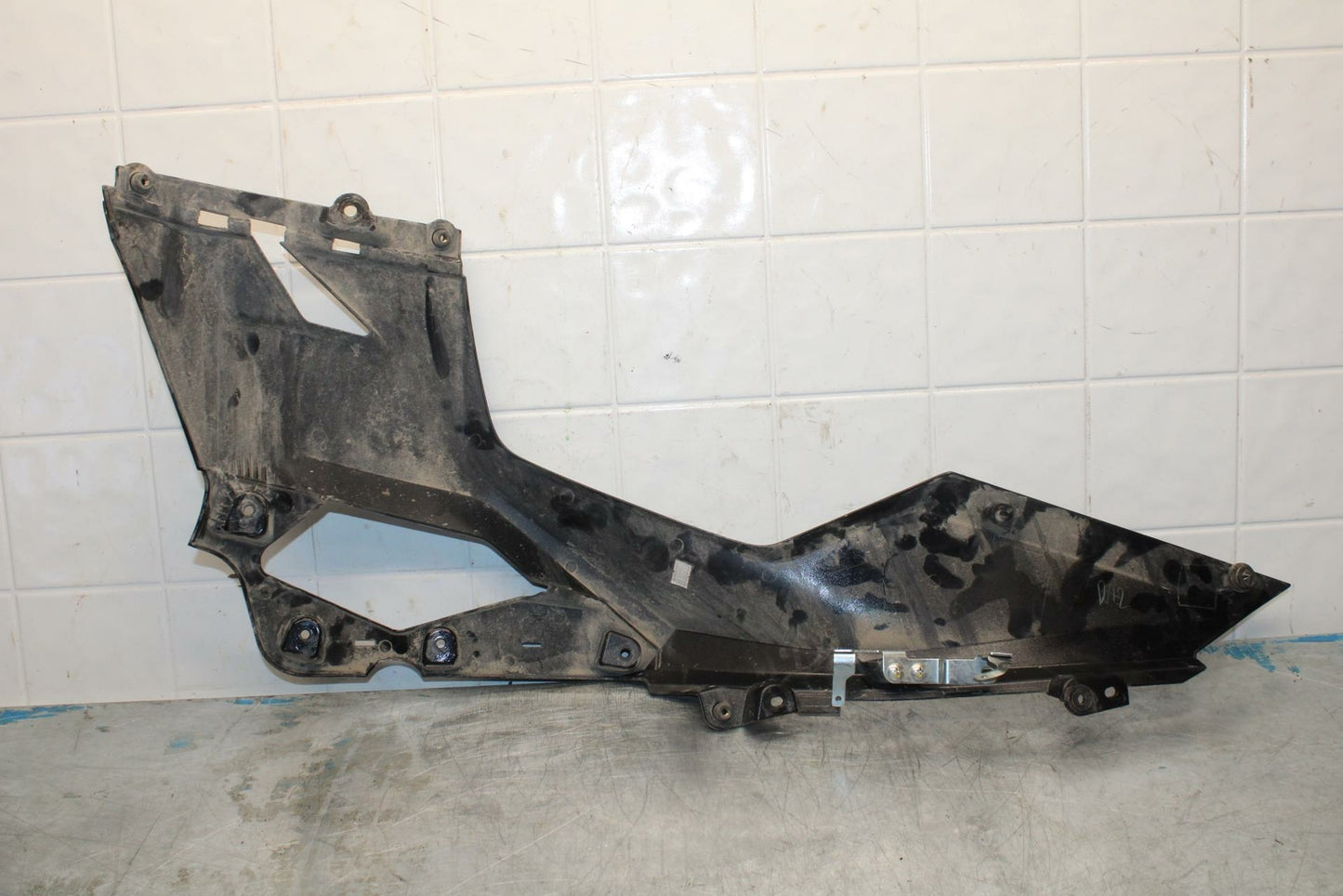 18-22 KAWASAKI NINJA 400 EX400 ABS LEFT LOWER BOTTOM BELLY SIDE FAIRING BB416