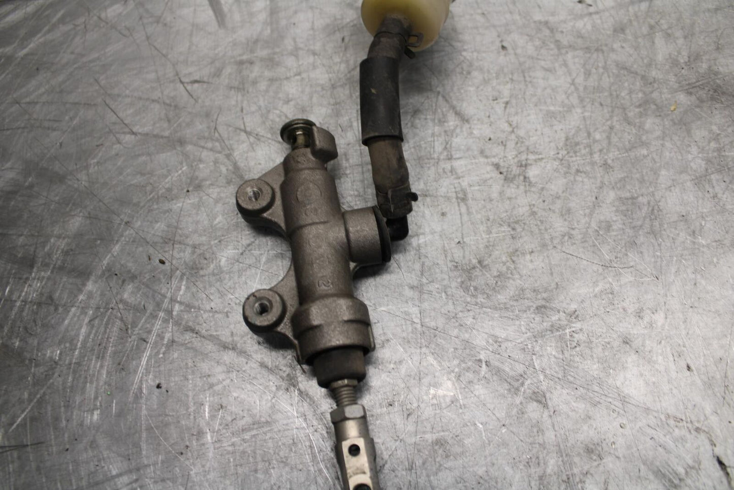 07 YAMAHA YZF R6 REAR BRAKE MASTER CYLINDER W RESERVOIR 2C0-2583V-01-00 BB495