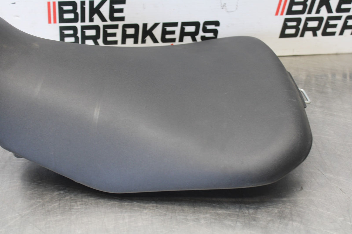 15-17 YAMAHA FJ09 FRONT DRIVERS SEAT PAD SADDLE PILLION BB906