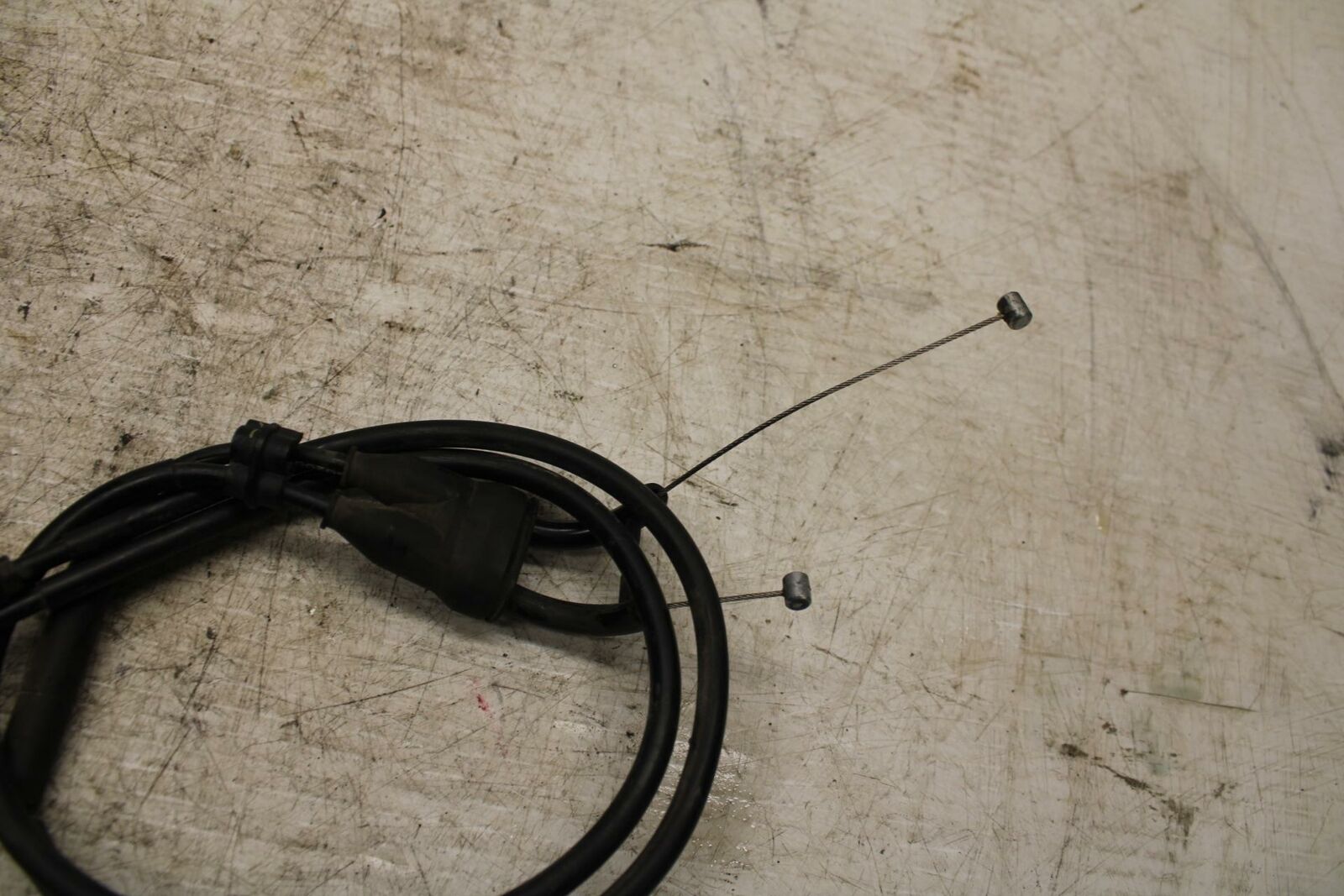 08-16 YAMAHA YZF R6 THROTTLE CABLES LINES BB365