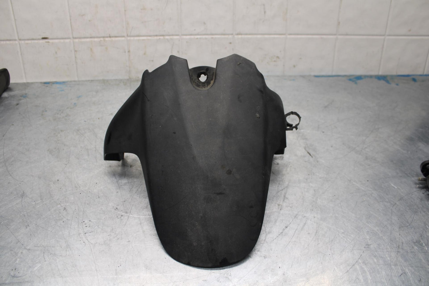06-07 SUZUKI GSXR750 REAR BACK WHEEL TIRE HUGGER FENDER BB424