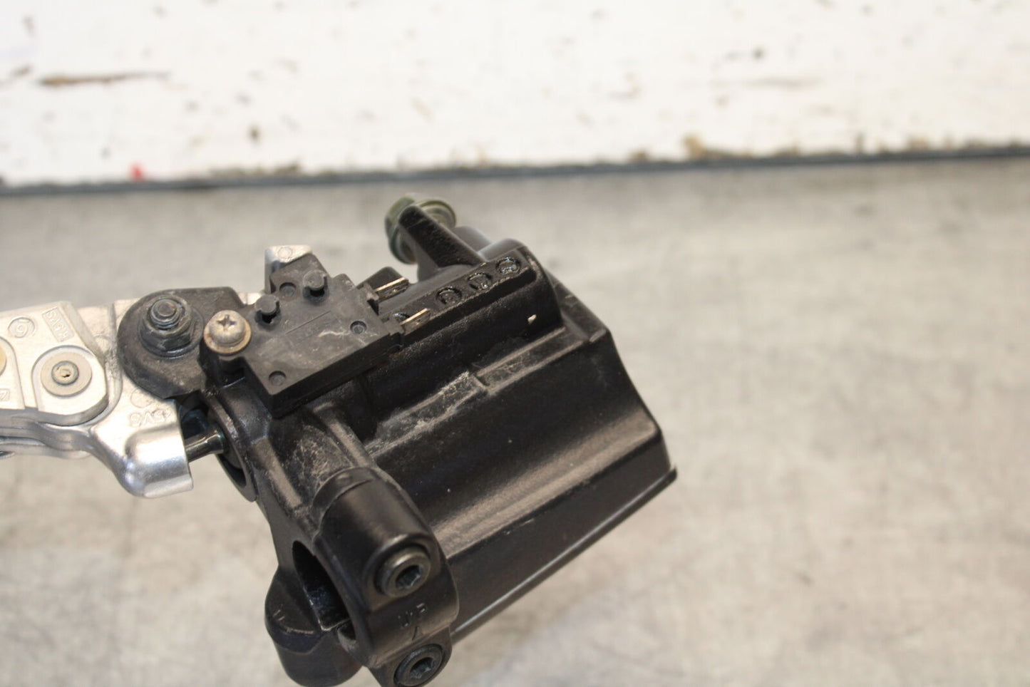 07-09 YAMAHA FZ6 FRONT BRAKE MASTER CYLINDER w/ LEVER BB713