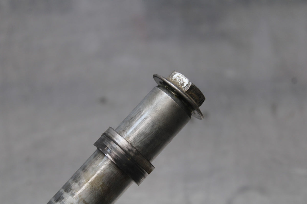 00-01 HONDA CBR929RR FRONT WHEEL RIM AXLE PIVOT BOLT BB925