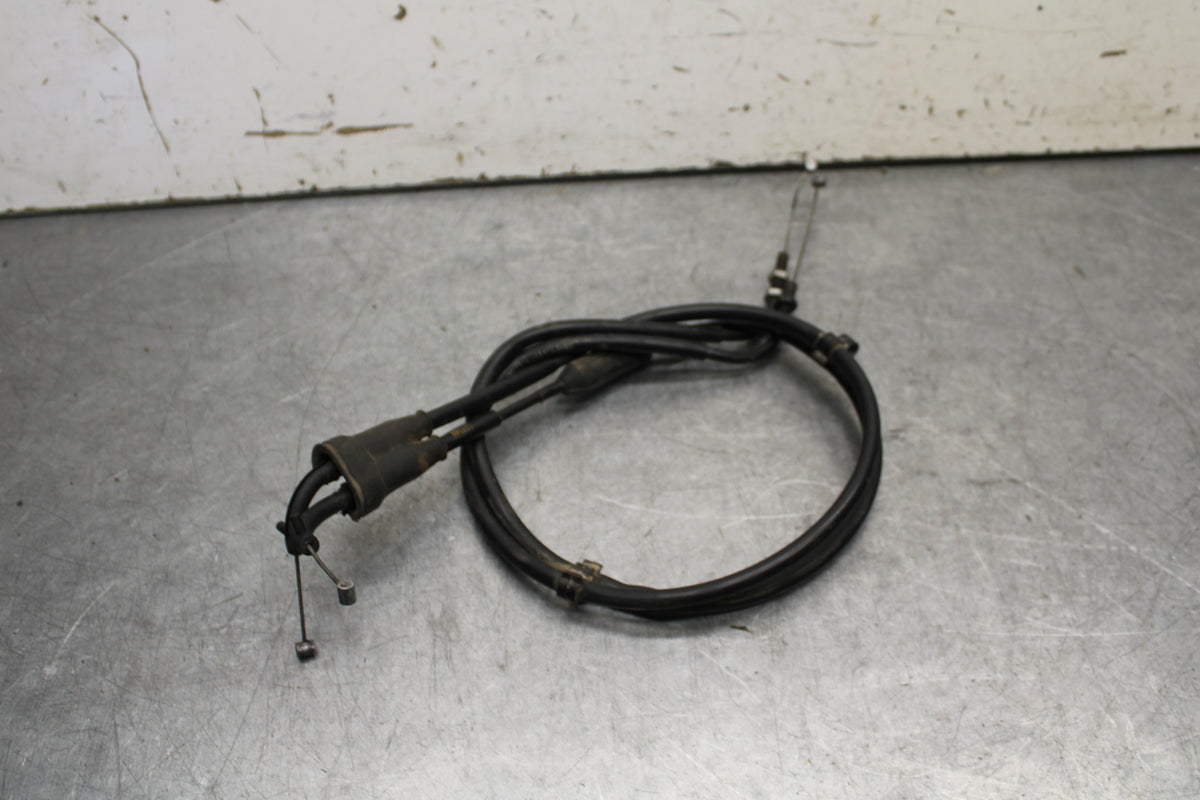 09-11 TRIUMPH DAYTONA 675 THROTTLE CABLES LINES BB652