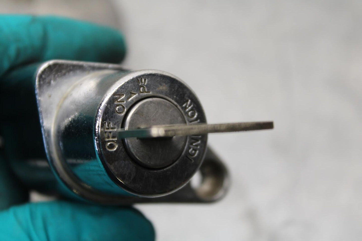 2005 Kawasaki Vulcan 1500 VN1500N IGNITION LOCK KEY SET W/ GAS CAP  BB576