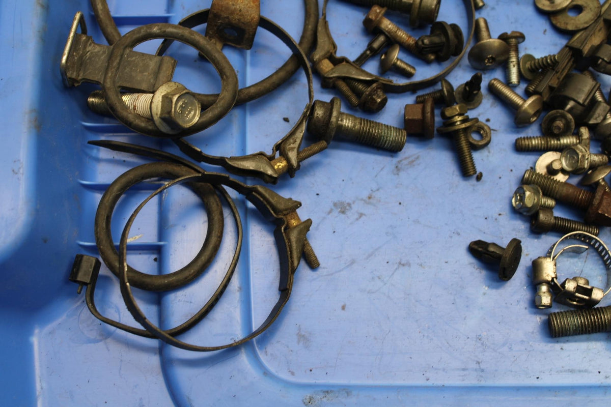 05 YAMAHA YZF R6S MISCELLANEOUS MOUNTING BOLTS HARDWARE MOTOR SCREWS BB95