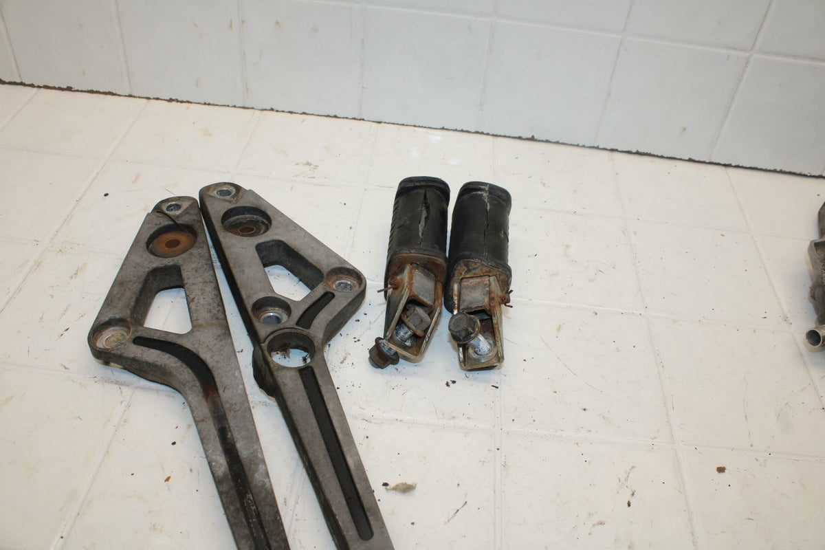 80-83 YAMAHA MAXIM 650 XJ650 FOOT PEG SUPPORTS BB403
