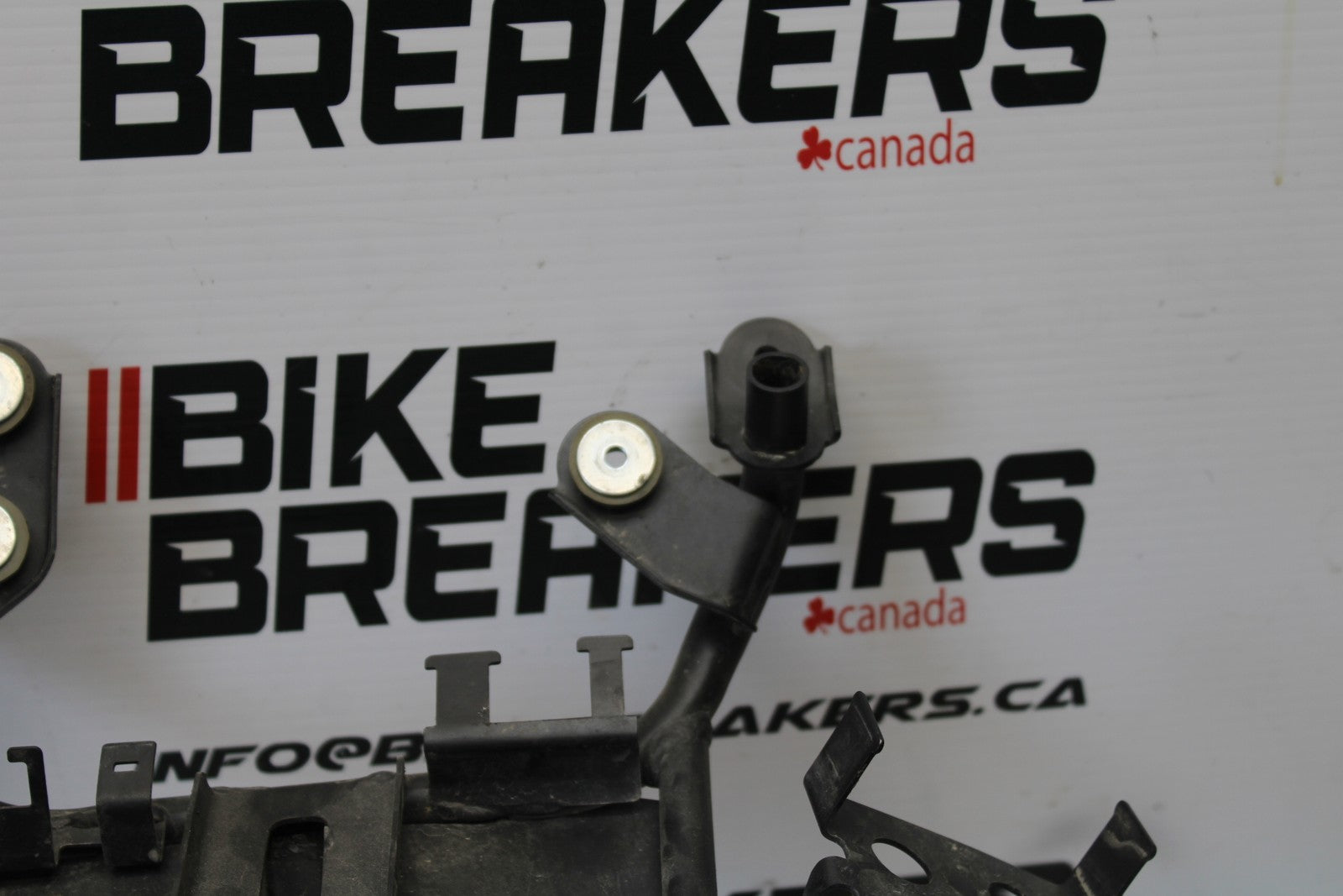 08-18 KAWASAKI KLR650 UPPER FAIRING MIRROR GAUGES STAY BRACKET BB183