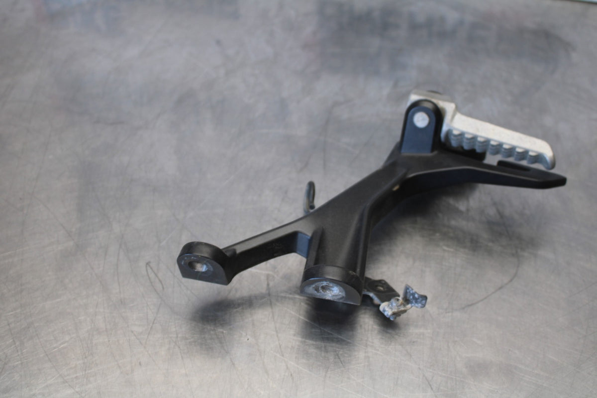 24-25 KAWASAKI NINJA 500 ABS RIGHT REAR BACK PASSENGER PEG BB899
