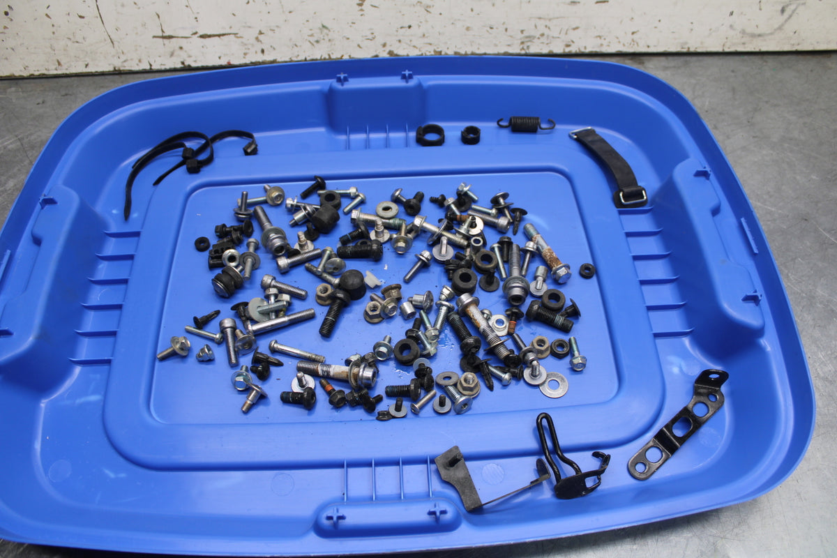 14-17 YAMAHA FZ09 MOUNTING BOLTS HARDWARE MOTOR SCREWS BB111