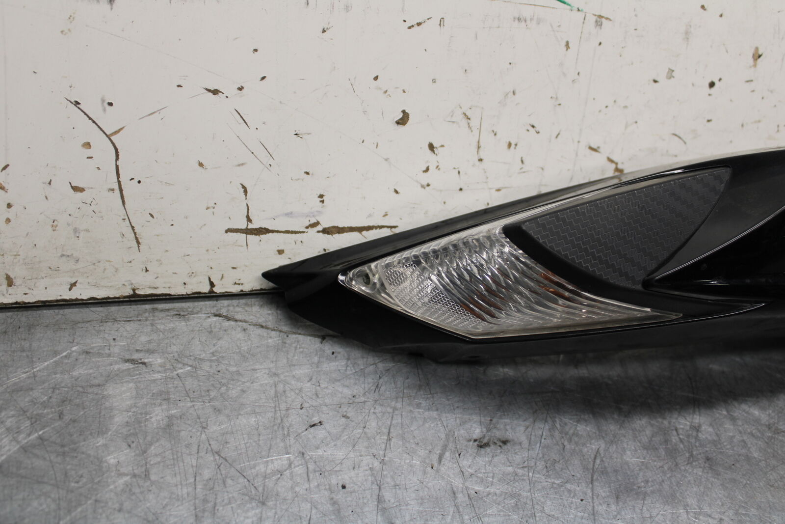 11-24 SUZUKI GSXR750 RIGHT REAR TAIL FAIRING COWL SHROUD 47100-15J10-YVB  BB714