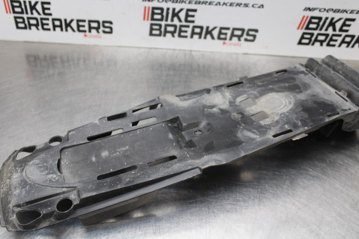 05-06 SUZUKI GSXR1000 REAR BACK TAIL UNDERTAIL BATTERY TRAY PLASTIC BB773