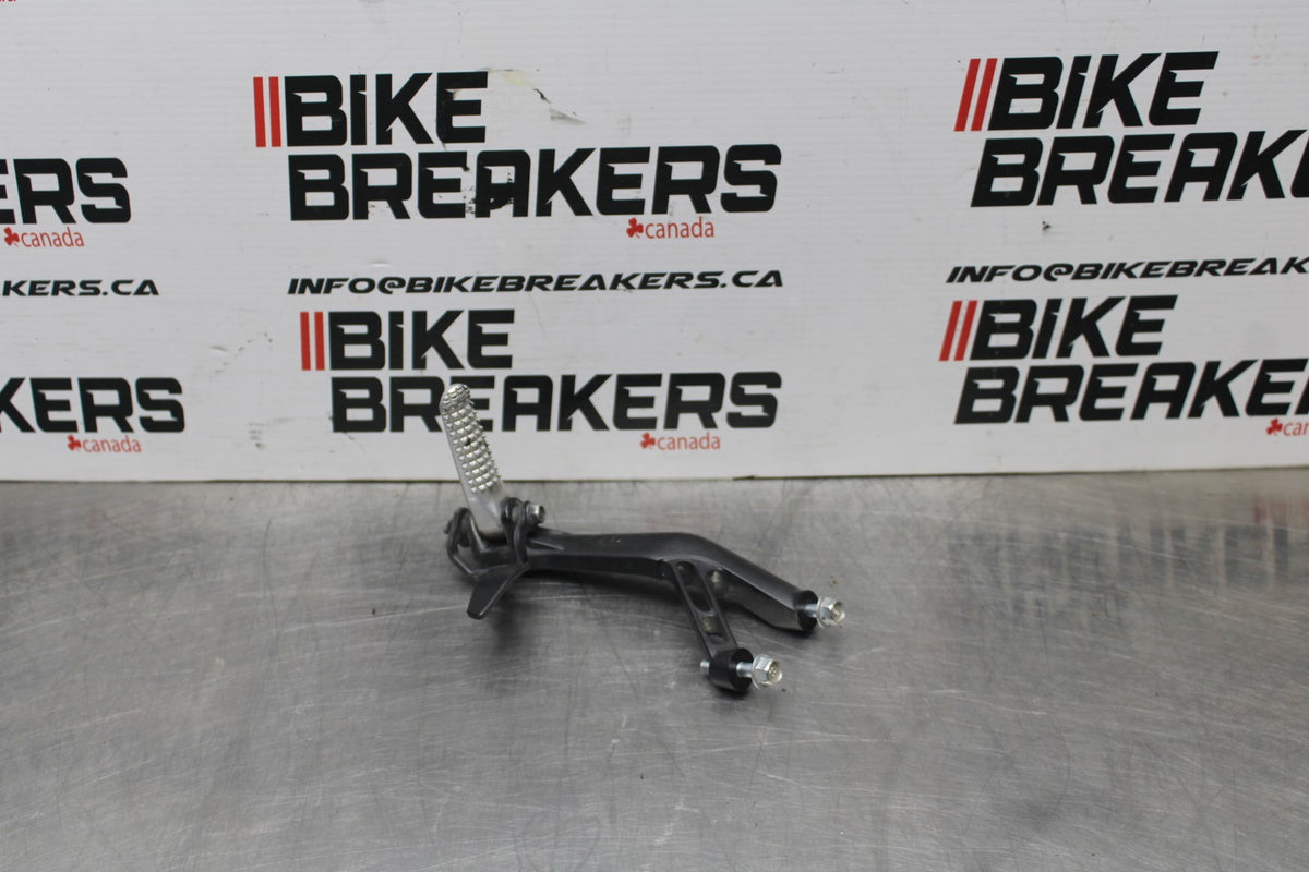 22-25 YAMAHA YZF R7 LEFT REAR BACK PASSENGER PEG BB769