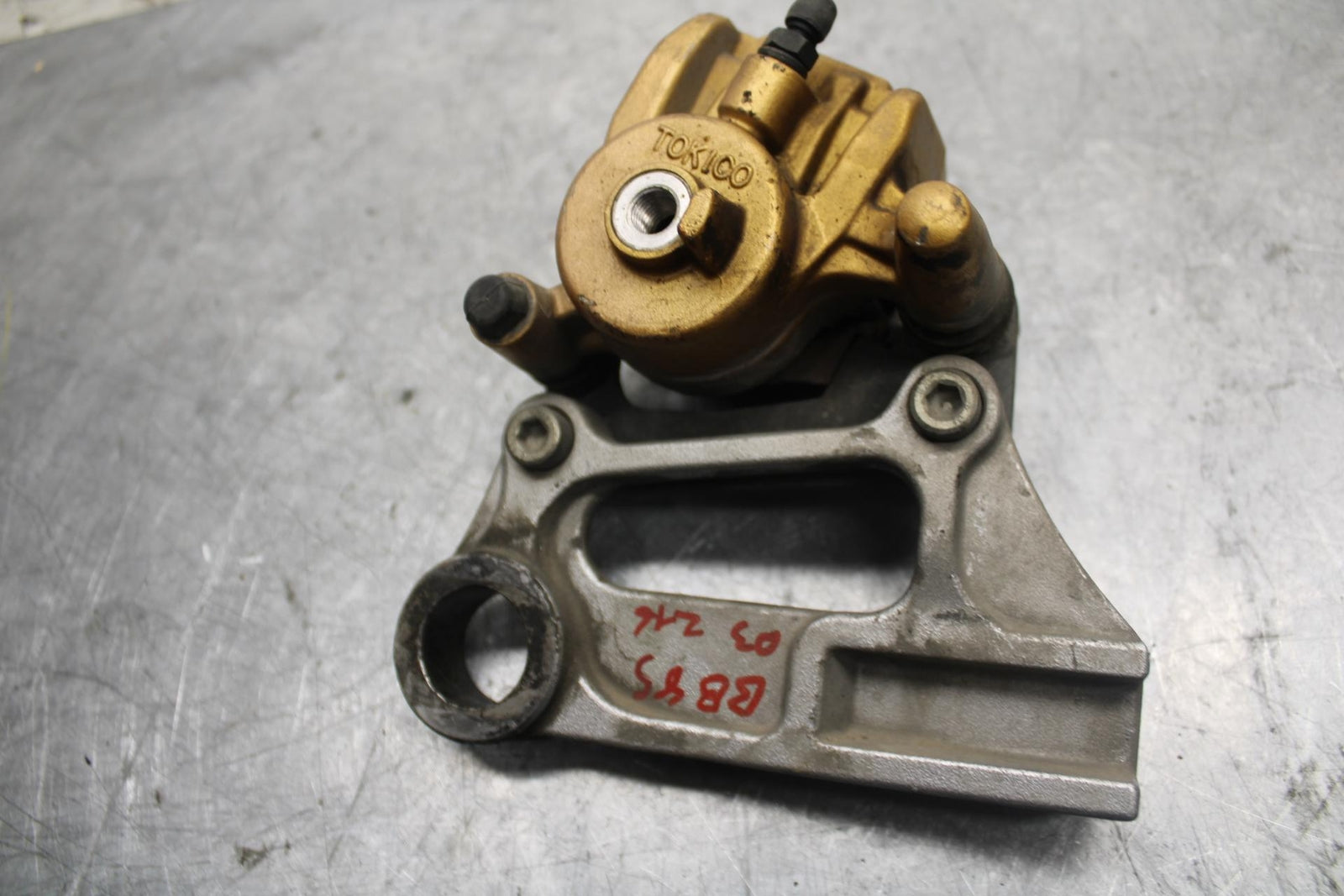 2004 Kawasaki Ninja ZX6RR ZX600M REAR BACK BRAKE CALIPER W MOUNT BRACKET BB43