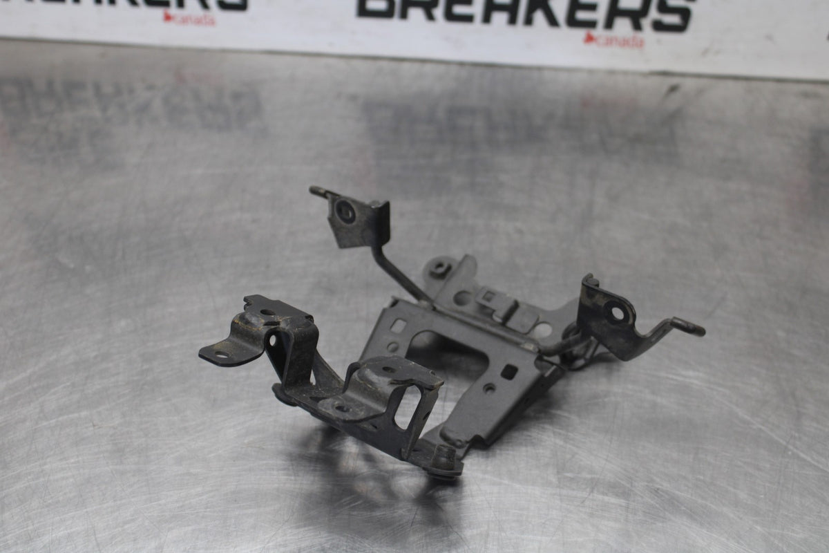 25 KAWASAKI Z900 UPPER FAIRING GAUGES STAY BRACKET BB928