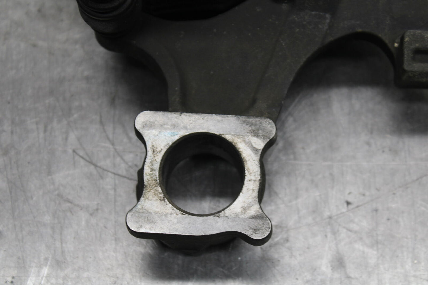 08-10 SUZUKI GSXR 600 REAR BACK BRAKE CALIPER W MOUNT BRACKET BB116