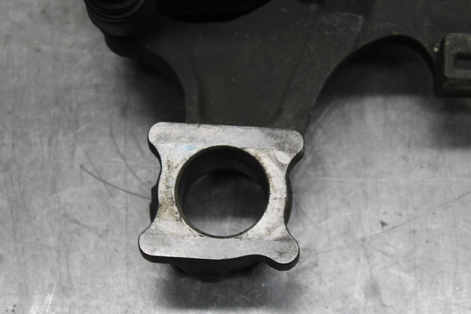 08-10 SUZUKI GSXR 600 REAR BACK BRAKE CALIPER W MOUNT BRACKET BB116